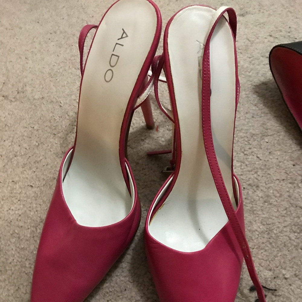 Also size 8 pointed toe stiletto in magenta